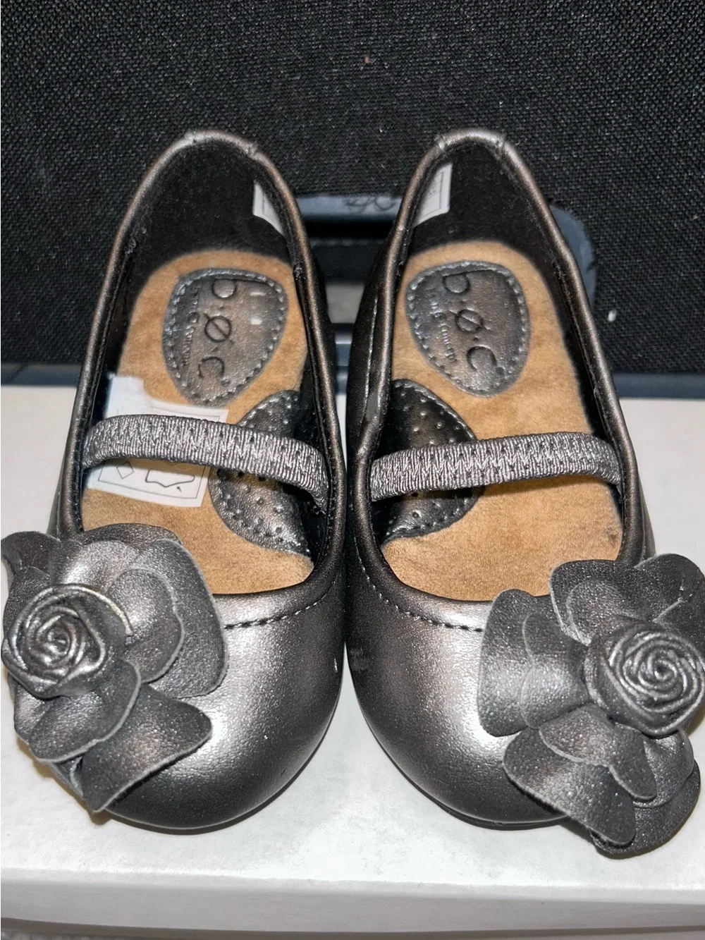 b.o.c. Girls' Metallic Pewter Flower Strap Mary Jane Shoes